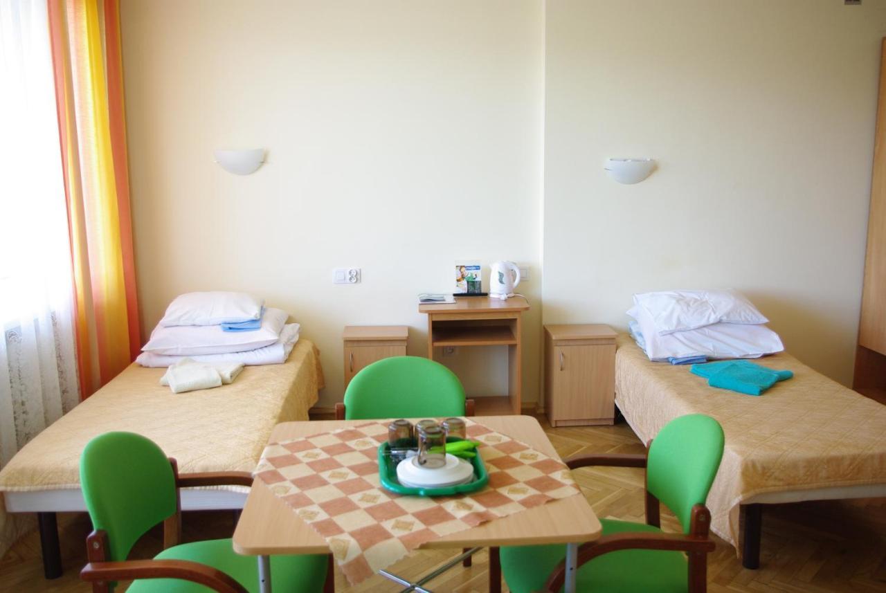 Osrodek Uzdrowiskowy Beskid Hotel Wysowa-Zdrój Esterno foto